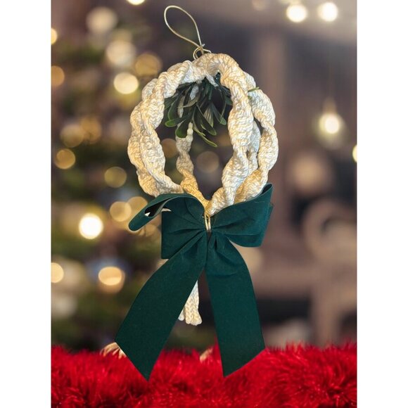 Vintage 1970's Macrame Mistletoe Kissing Ball 12" - Picture 1 of 6